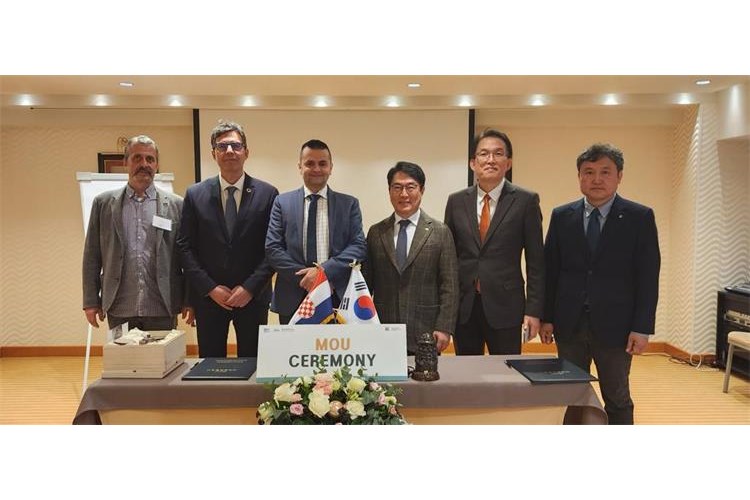 Slika /slike/Vijesti/2022/Sporazum_Plitvice Jeju.jpg